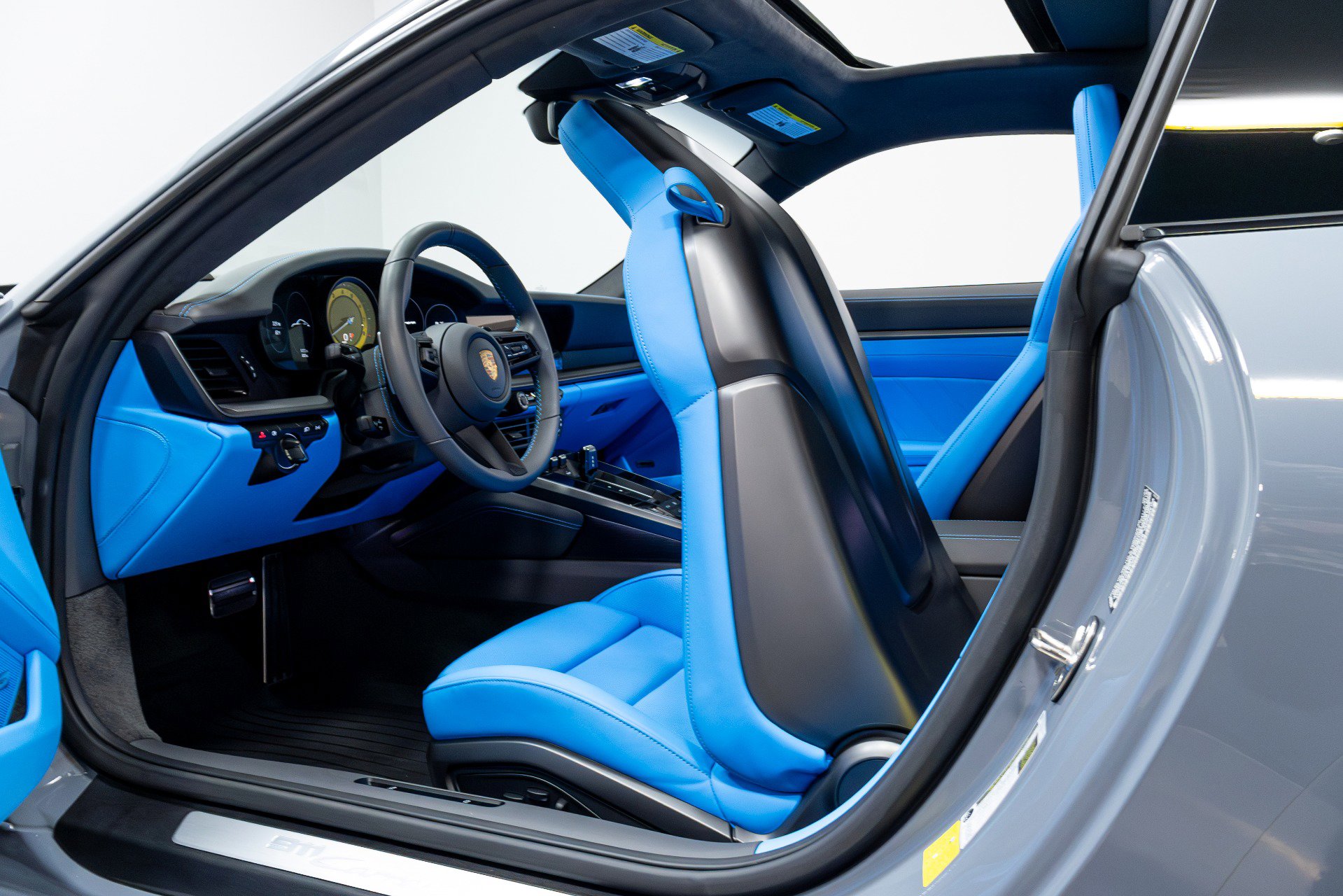 Used 2024 Porsche 911 Carrera image 40