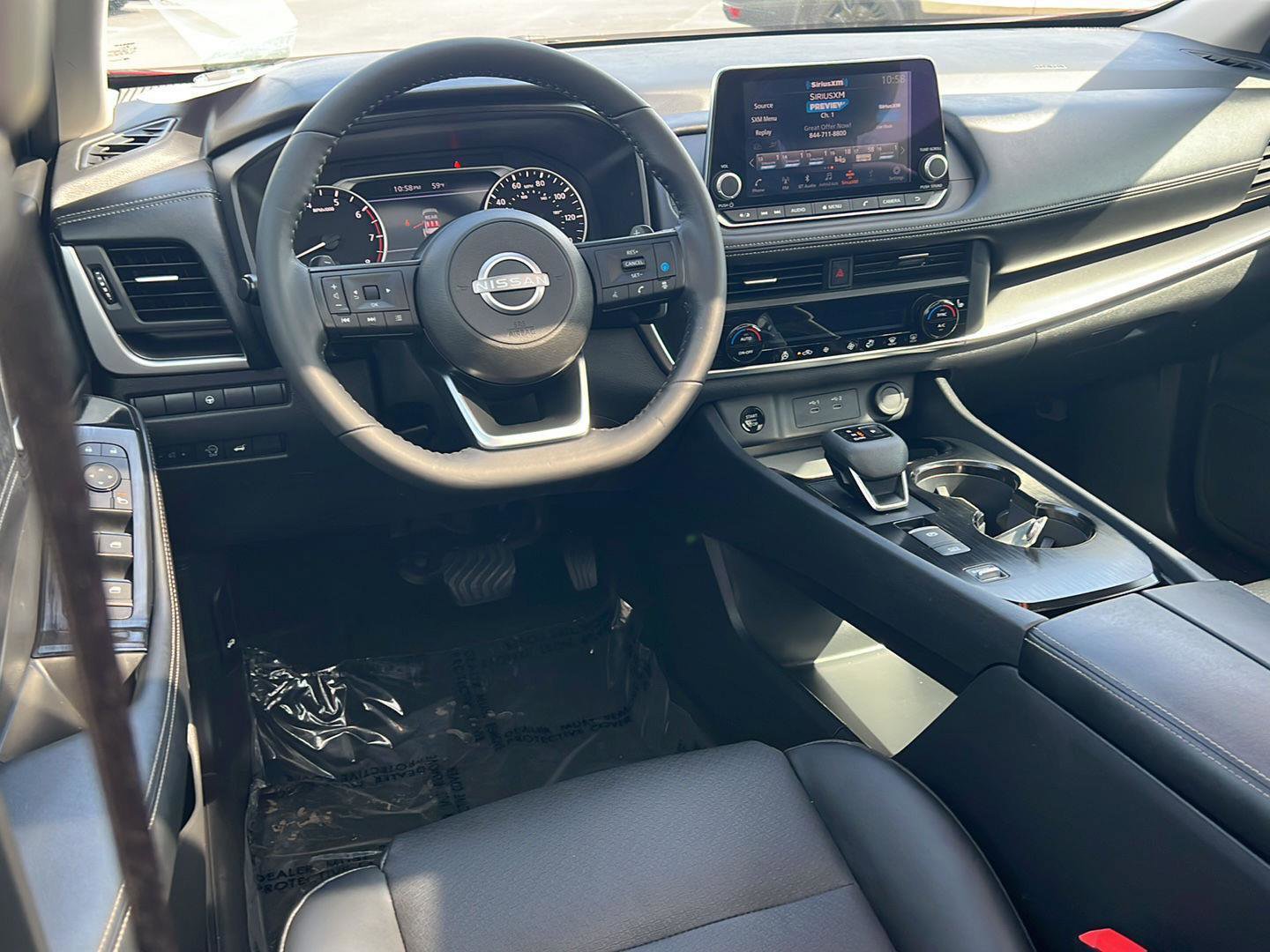 Used 2024 Nissan Rogue SV w/ SV Premium Package image 18