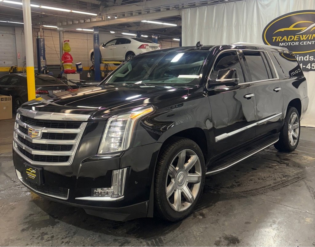 Used 2017 Cadillac Escalade ESV Luxury image 3