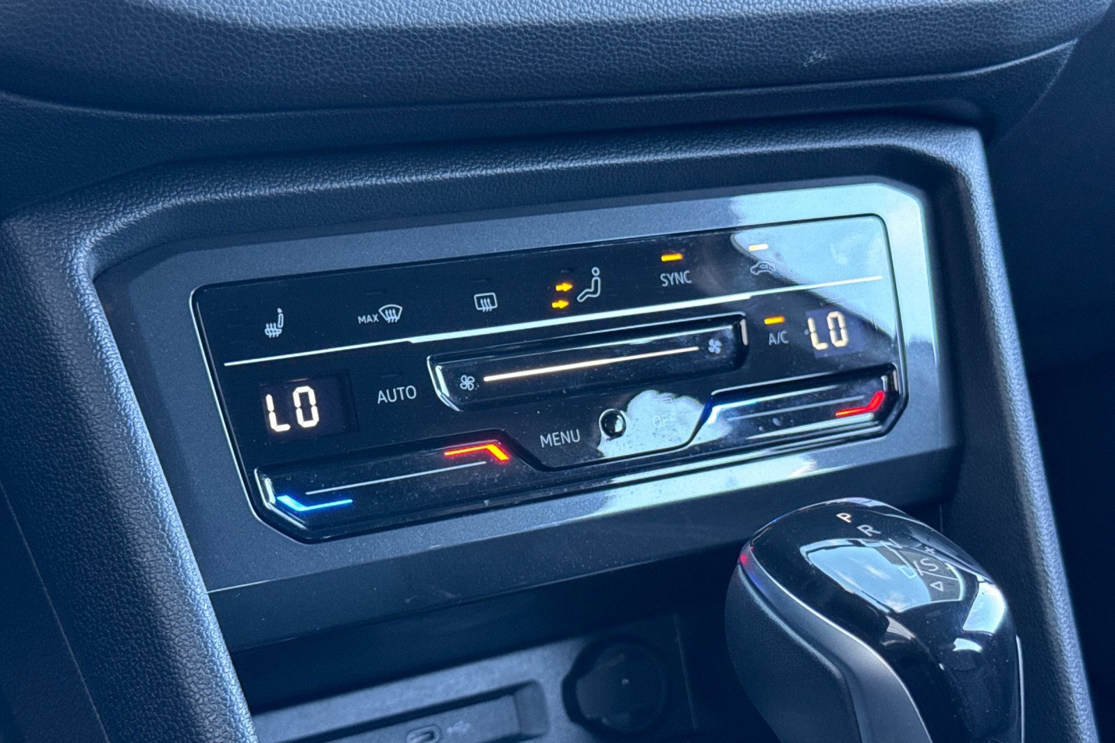 Used 2023 Volkswagen Tiguan SE R-Line image 21