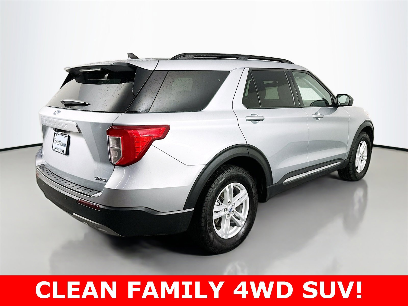 Used 2023 Ford Explorer XLT w/ Equipment Group 202A image 7