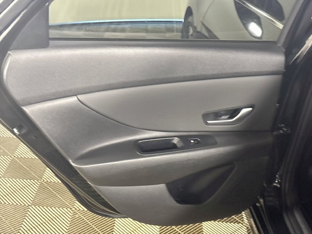 Used 2023 Hyundai Elantra Limited FWD image 20