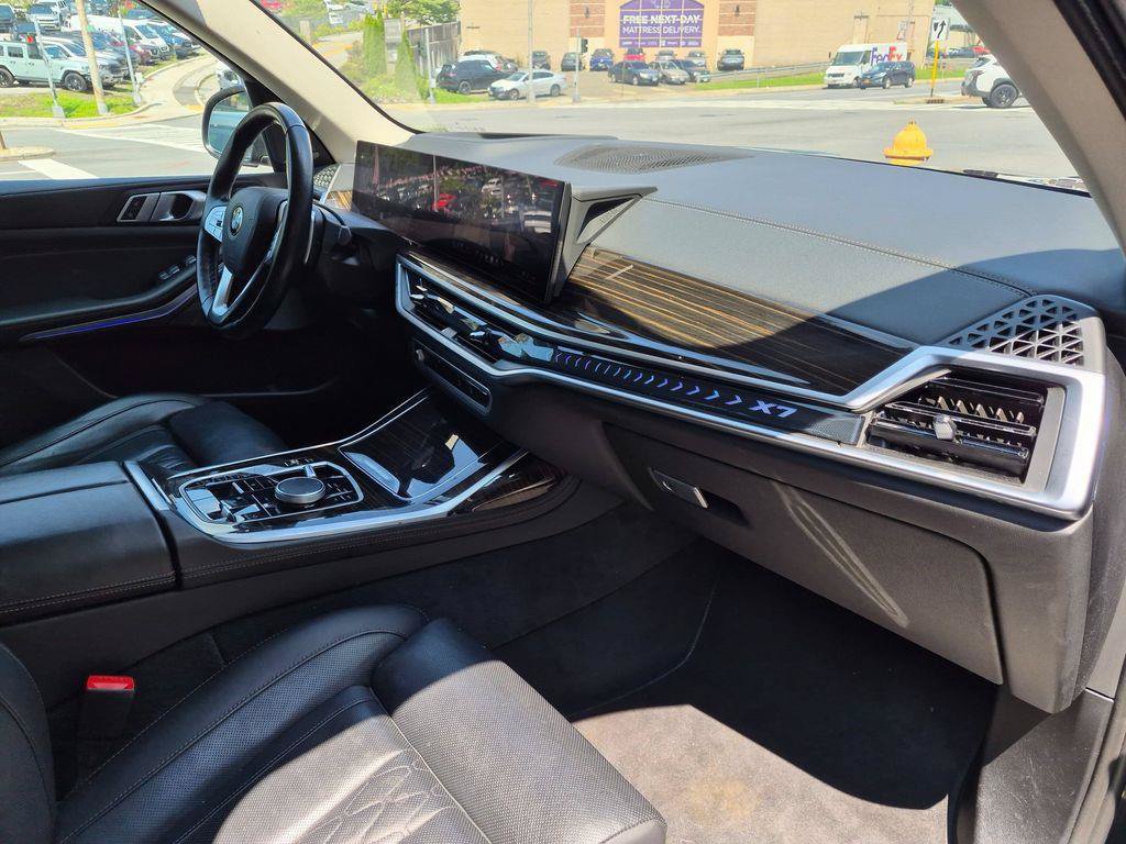 Used 2025 BMW X7 xDrive40i AWD/4WD image 36