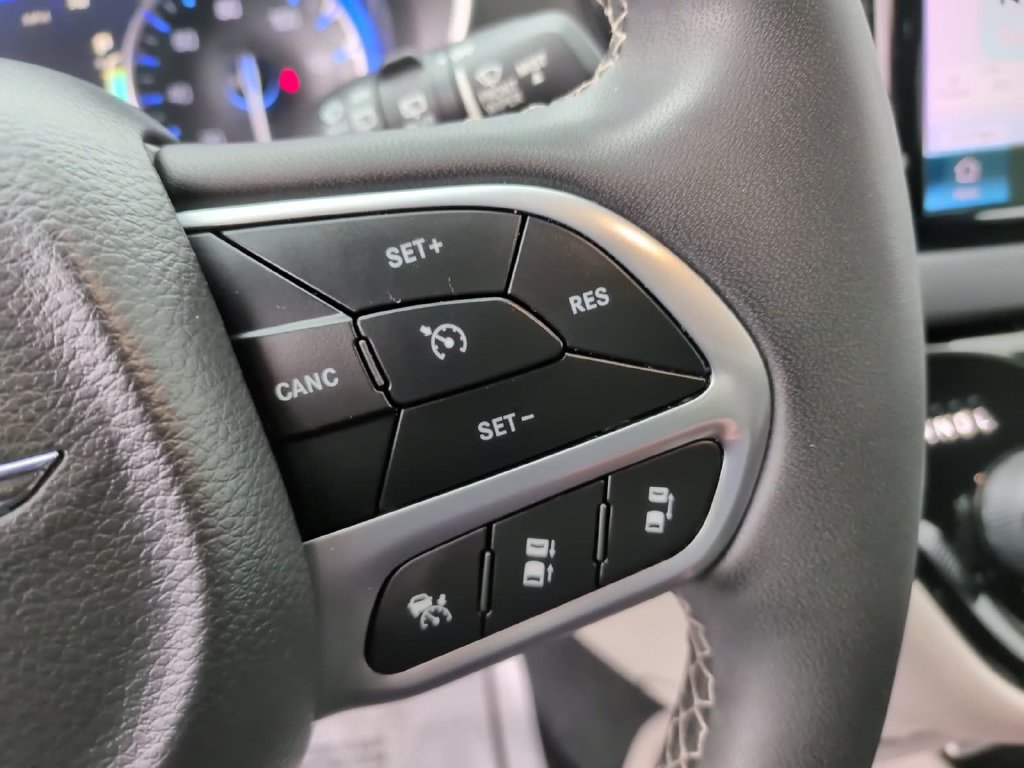 Used 2024 Chrysler Pacifica Touring-L FWD image 20