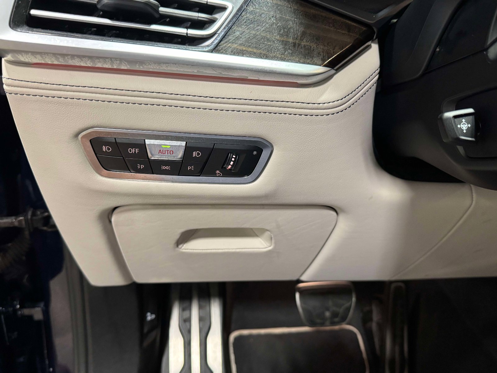 Used 2020 BMW X7 M50i image 34