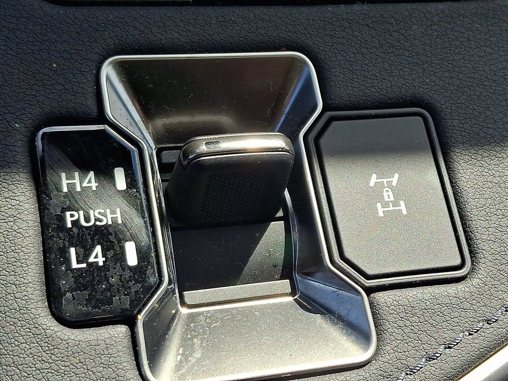 Used 2024 Lexus GX 550 w/ Accessory Package (Z1) AWD/4WD image 25