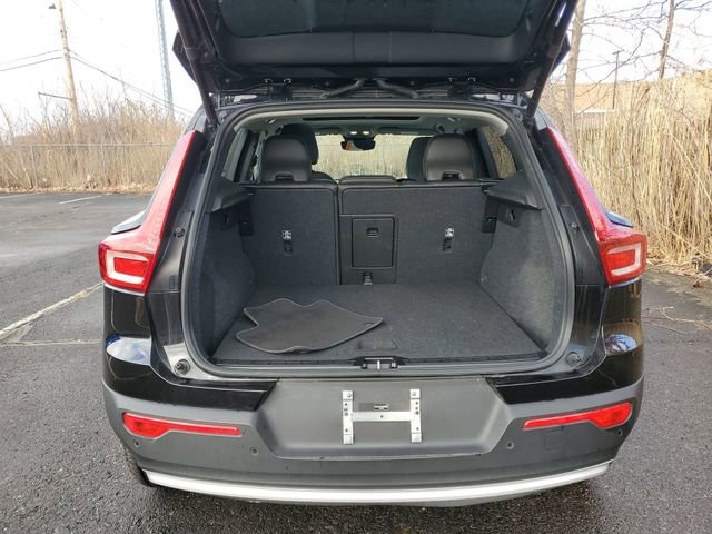 Used 2025 Volvo XC40 B5 Core image 26