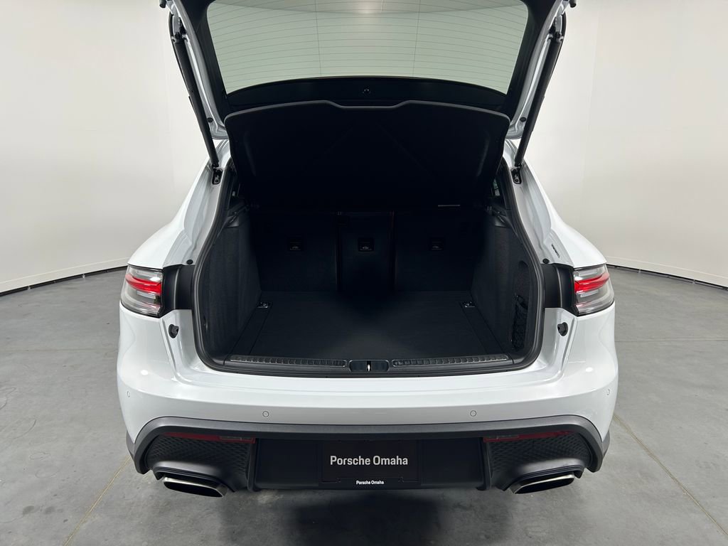 New 2026 Porsche Macan AWD/4WD image 29
