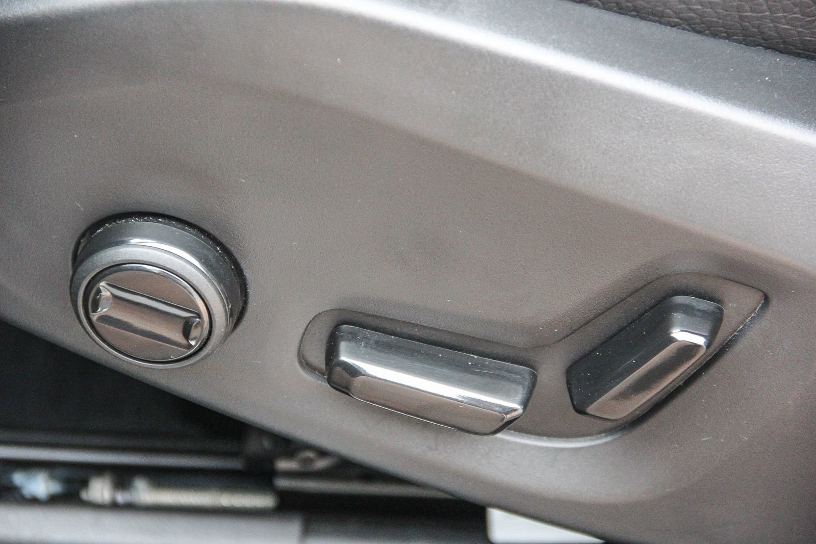 Used 2025 Volvo XC60 B5 Plus image 20