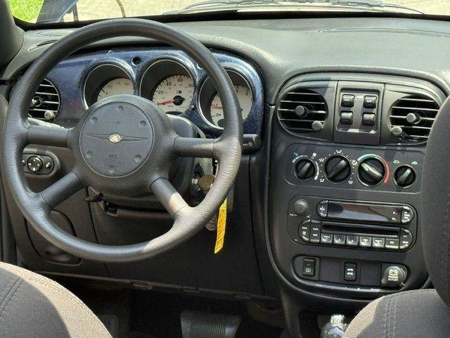 Used 2005 Chrysler PT Cruiser Convertible FWD image 11