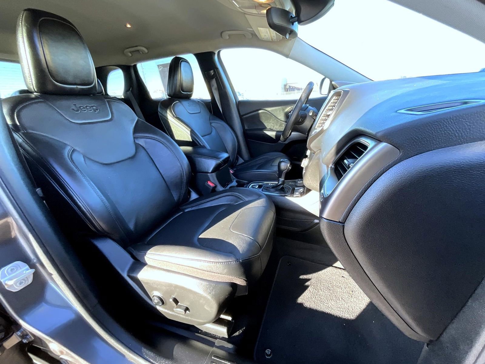 Used 2021 Jeep Cherokee Latitude Lux image 16