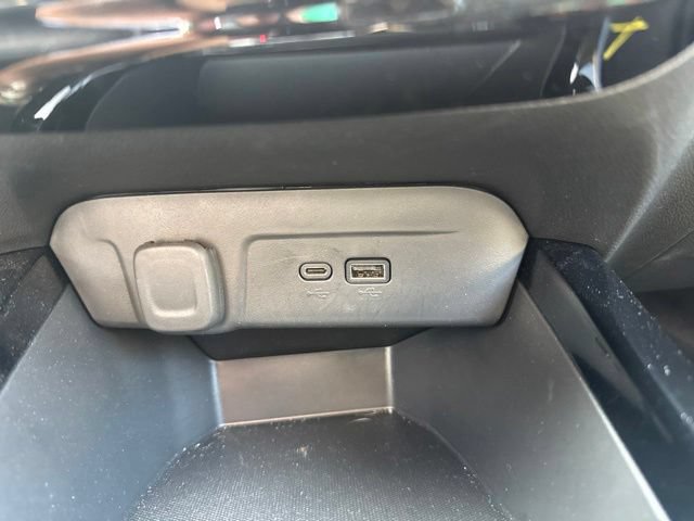 Used 2025 Chevrolet Trax LT FWD image 13