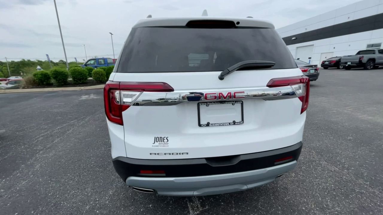Certified 2023 GMC Acadia SLT w/ Technology Package FWD image 2