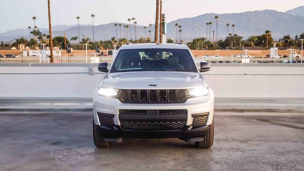 New 2025 Jeep Grand Cherokee L Altitude image 3