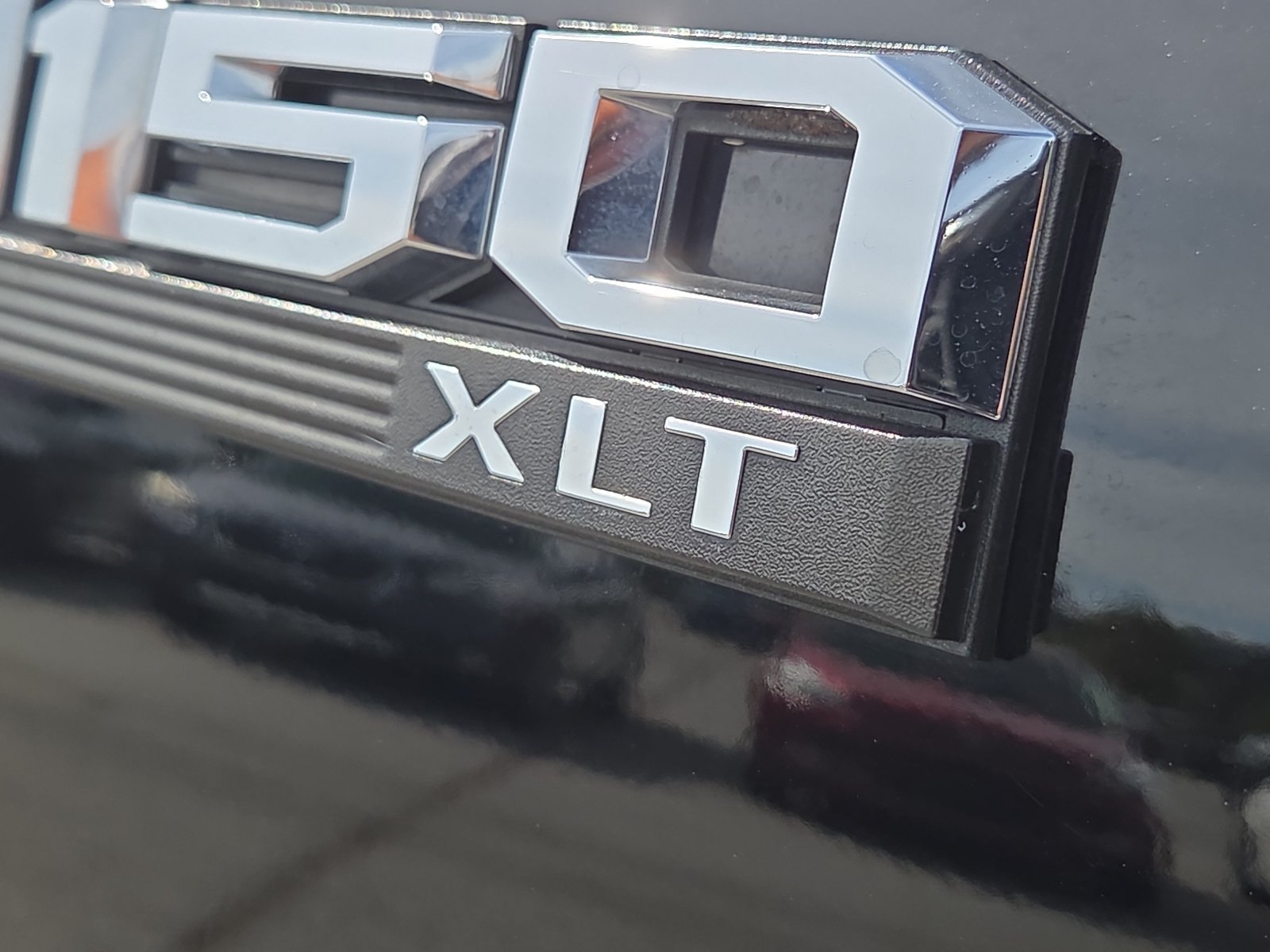 Used 2018 Ford F150 XLT w/ Equipment Group 302A Luxury AWD/4WD image 8