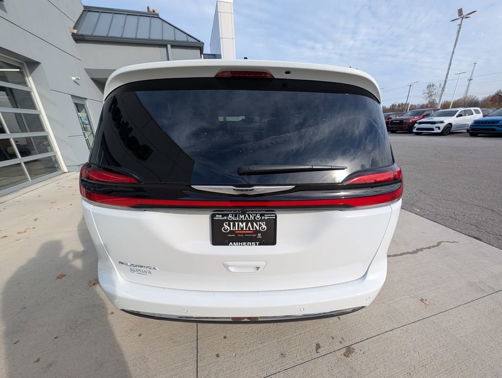 New 2026 Chrysler Pacifica Select image 11