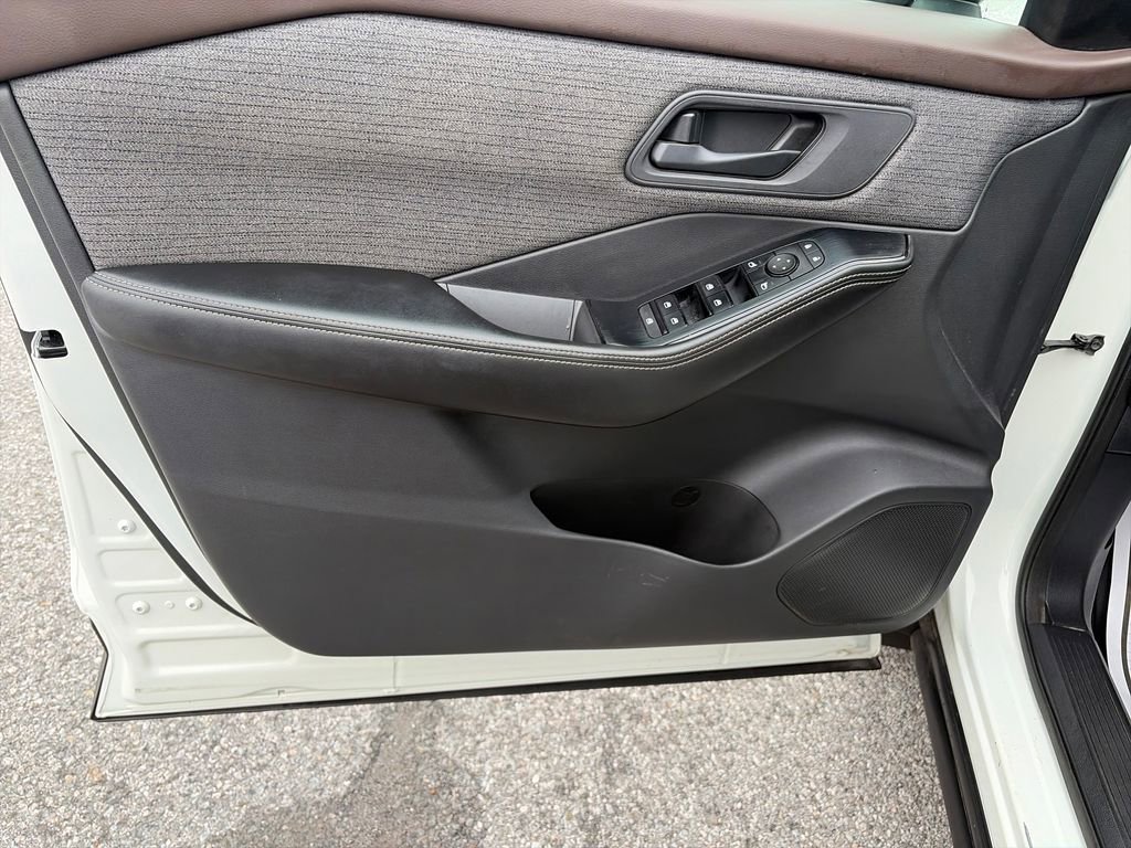 Used 2021 Nissan Rogue S FWD image 11