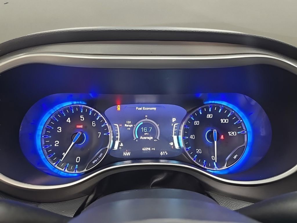 Used 2023 Chrysler Pacifica Touring-L image 29