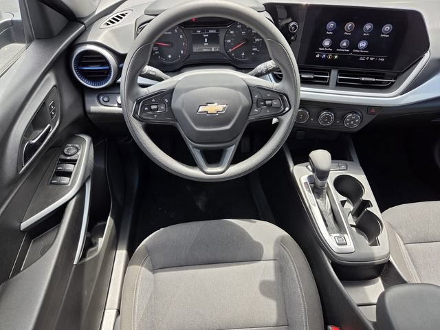 Used 2025 Chevrolet Trax LS w/ LS Convenience Package FWD image 13