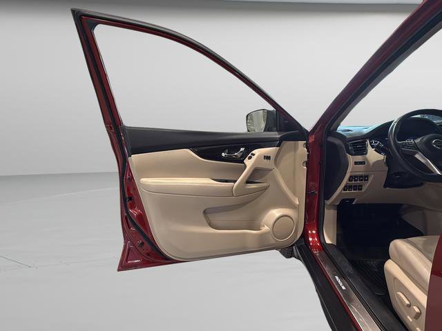 Used 2020 Nissan Rogue SL w/ Premium Package image 34