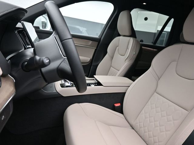 New 2026 Volvo XC90 B6 Core w/ Protection Package Premier image 9