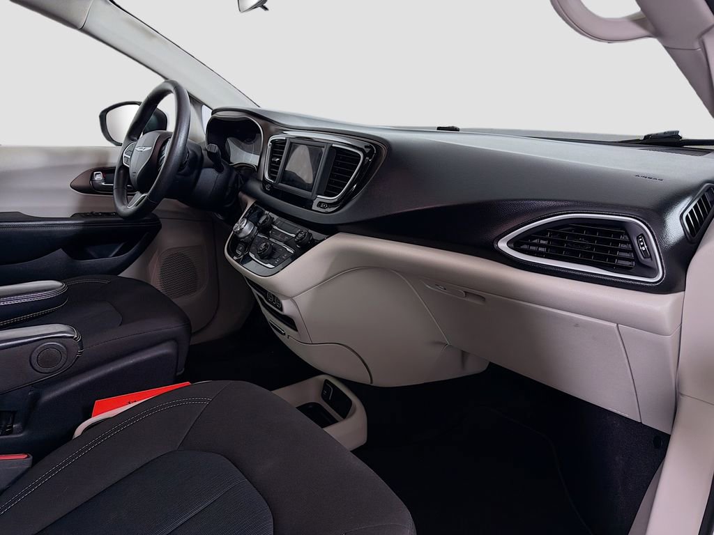 Used 2021 Chrysler Voyager LX image 30