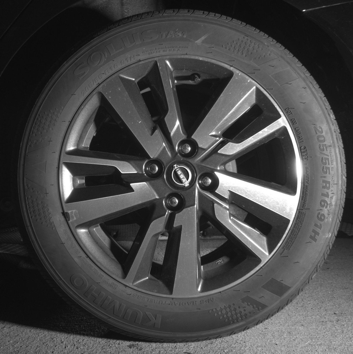 Used 2025 Nissan Versa SV image 14