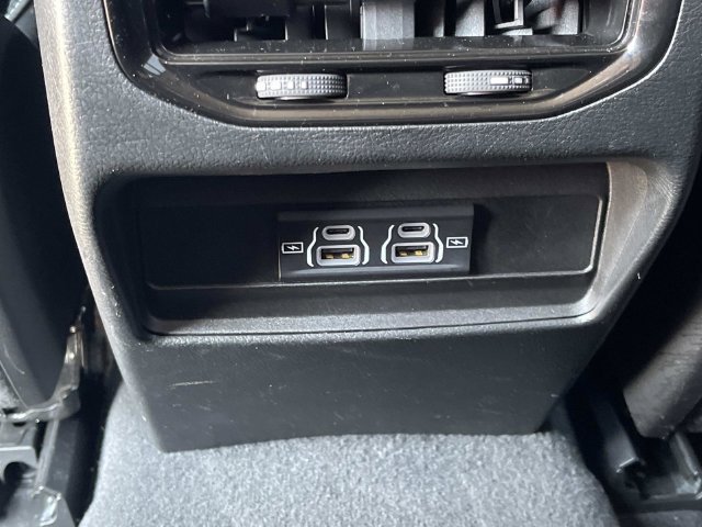 Used 2023 Jeep Grand Cherokee Laredo AWD/4WD image 16