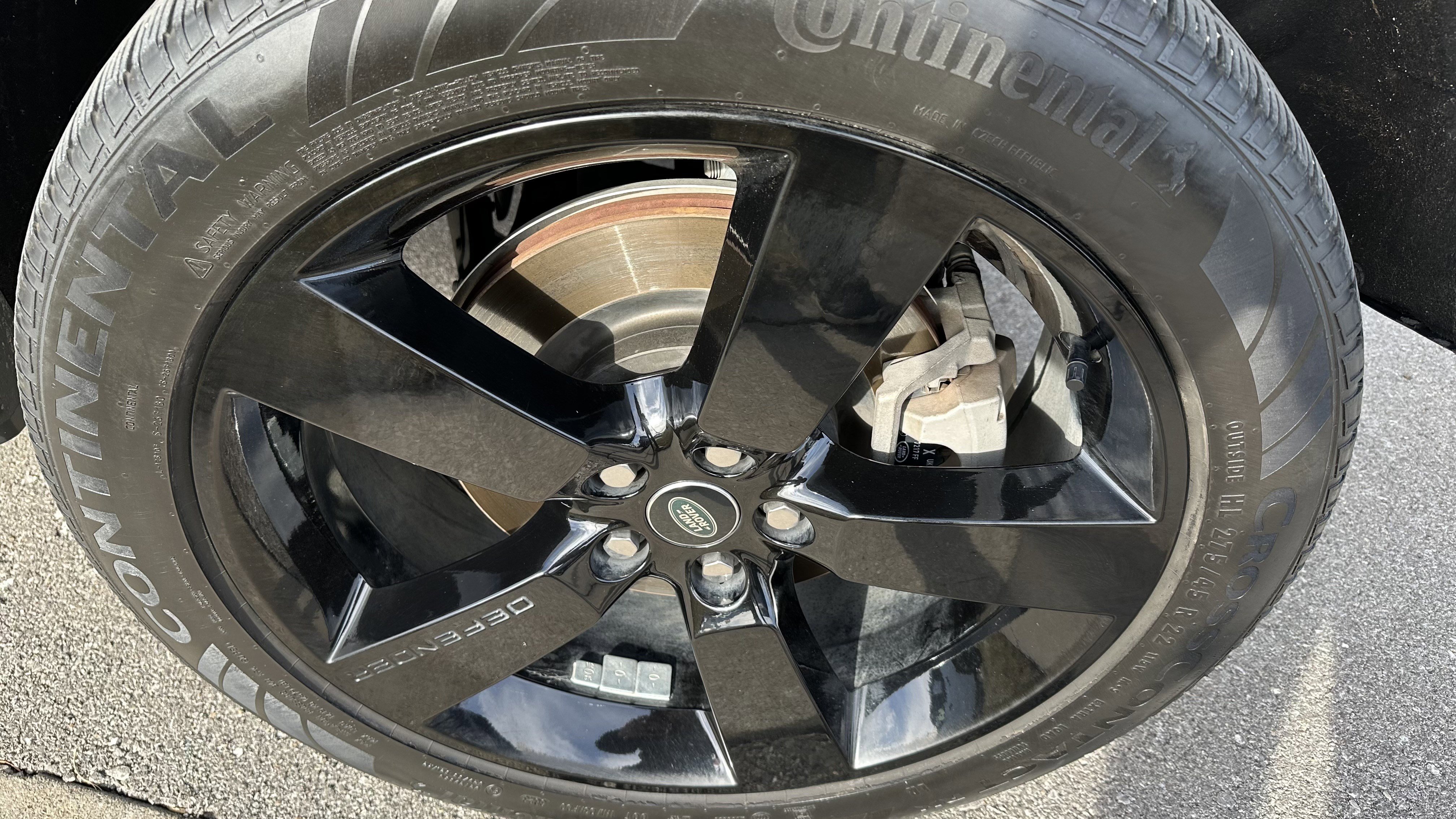 Used 2024 Land Rover Defender 110 X-Dynamic SE image 13