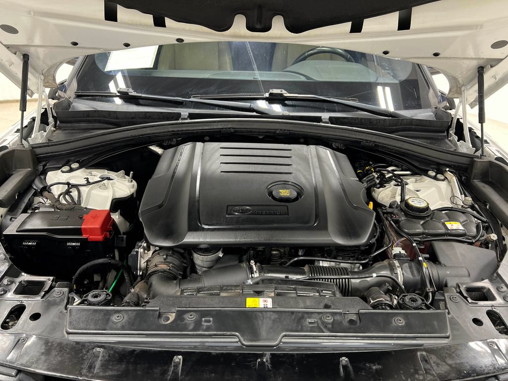 Used 2018 Land Rover Range Rover Velar R-Dynamic SE AWD/4WD image 30
