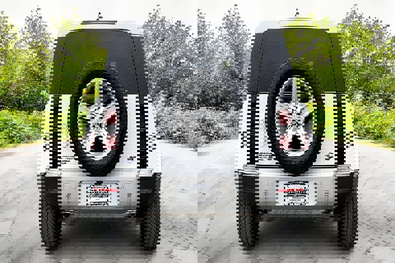 Used 2022 Land Rover Defender 110 SE image 4