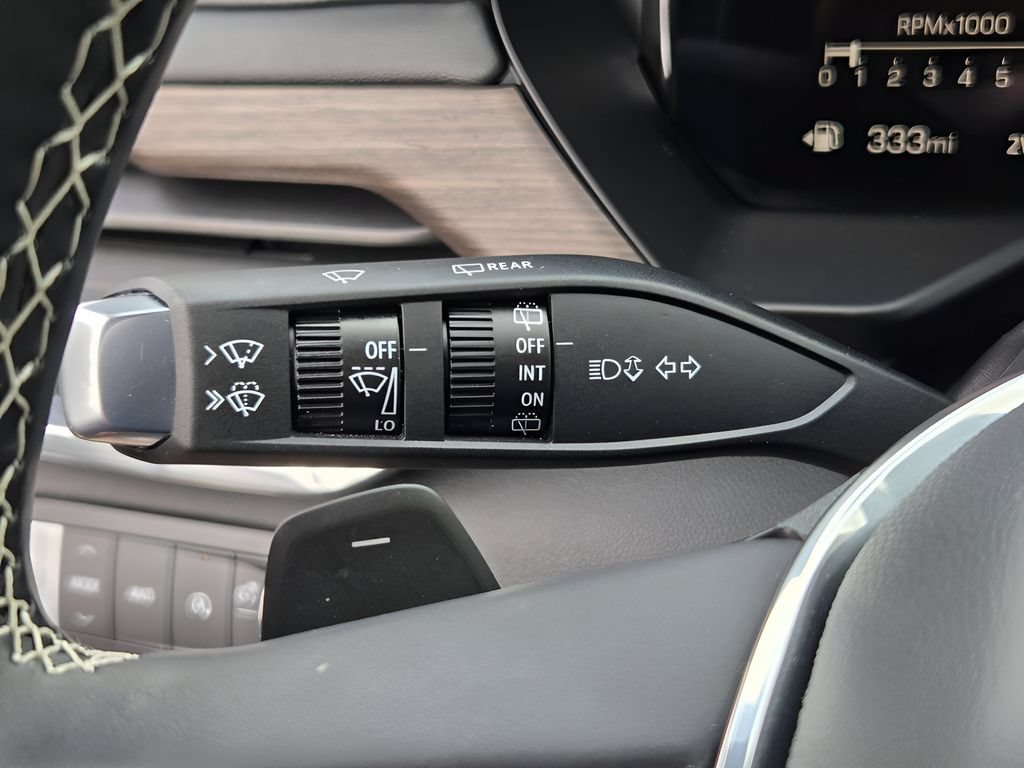 Used 2025 GMC Acadia Denali AWD/4WD image 26