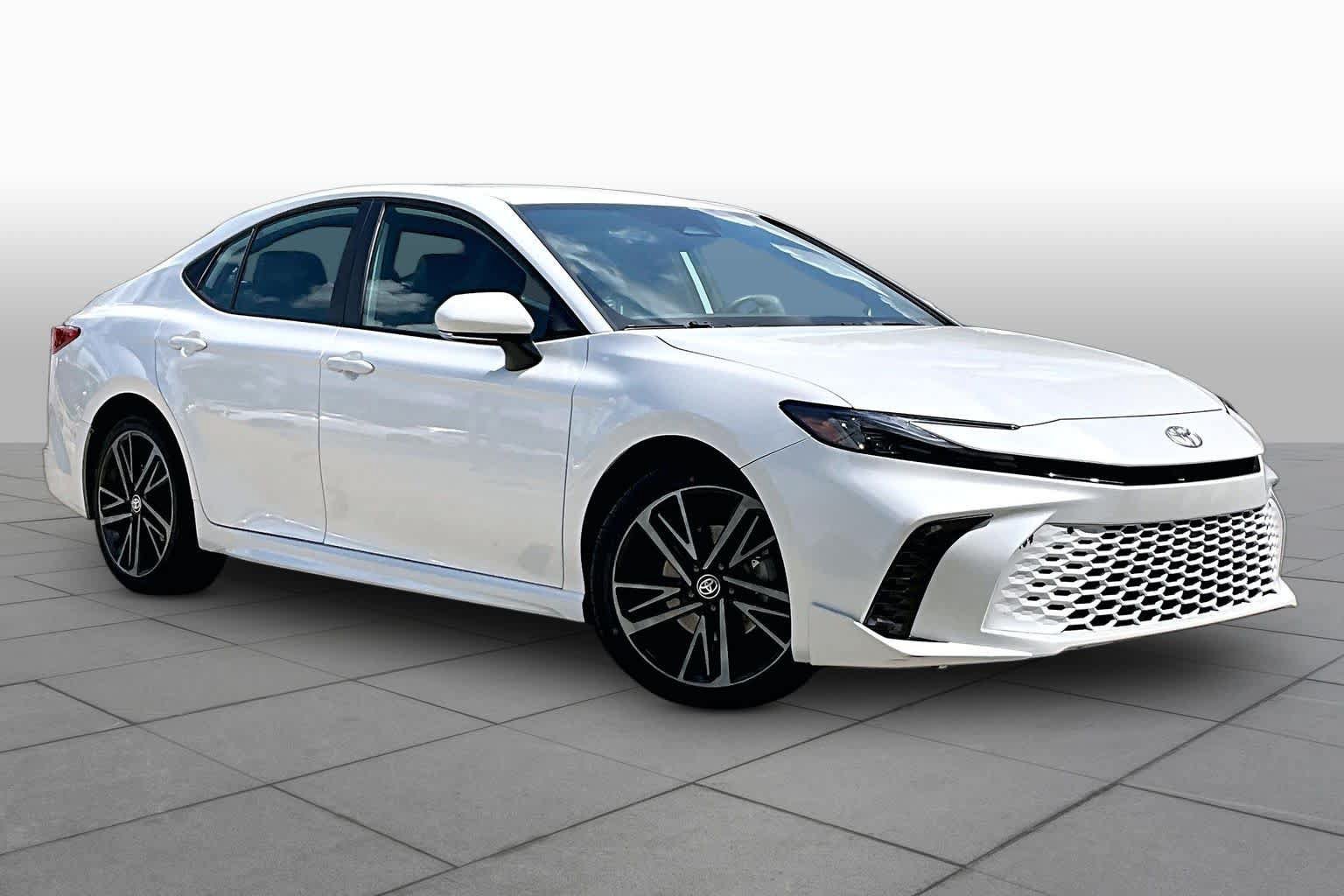 Used 2025 Toyota Camry XSE AWD/4WD image 3