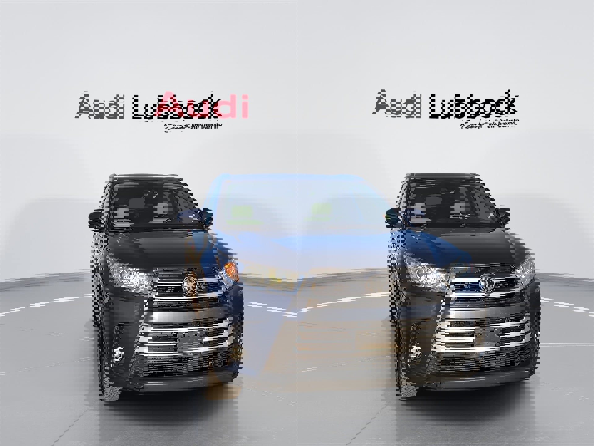 Used 2018 Toyota Highlander XLE image 2