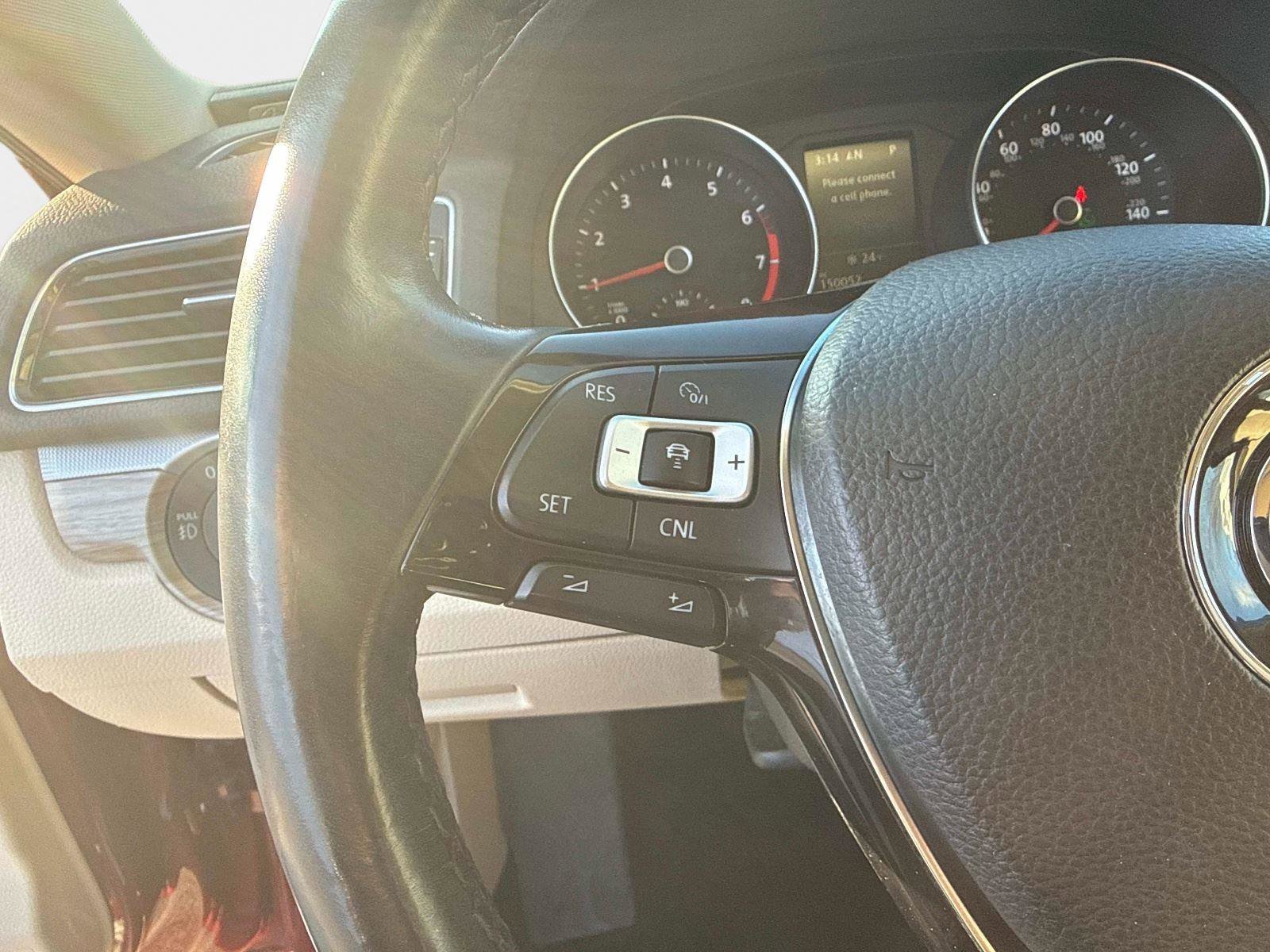 Used 2016 Volkswagen Passat 1.8T SEL Premium image 29