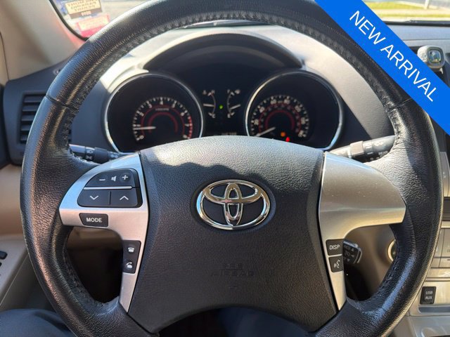 Used 2011 Toyota Highlander SE w/ Tow Pkg FWD image 17