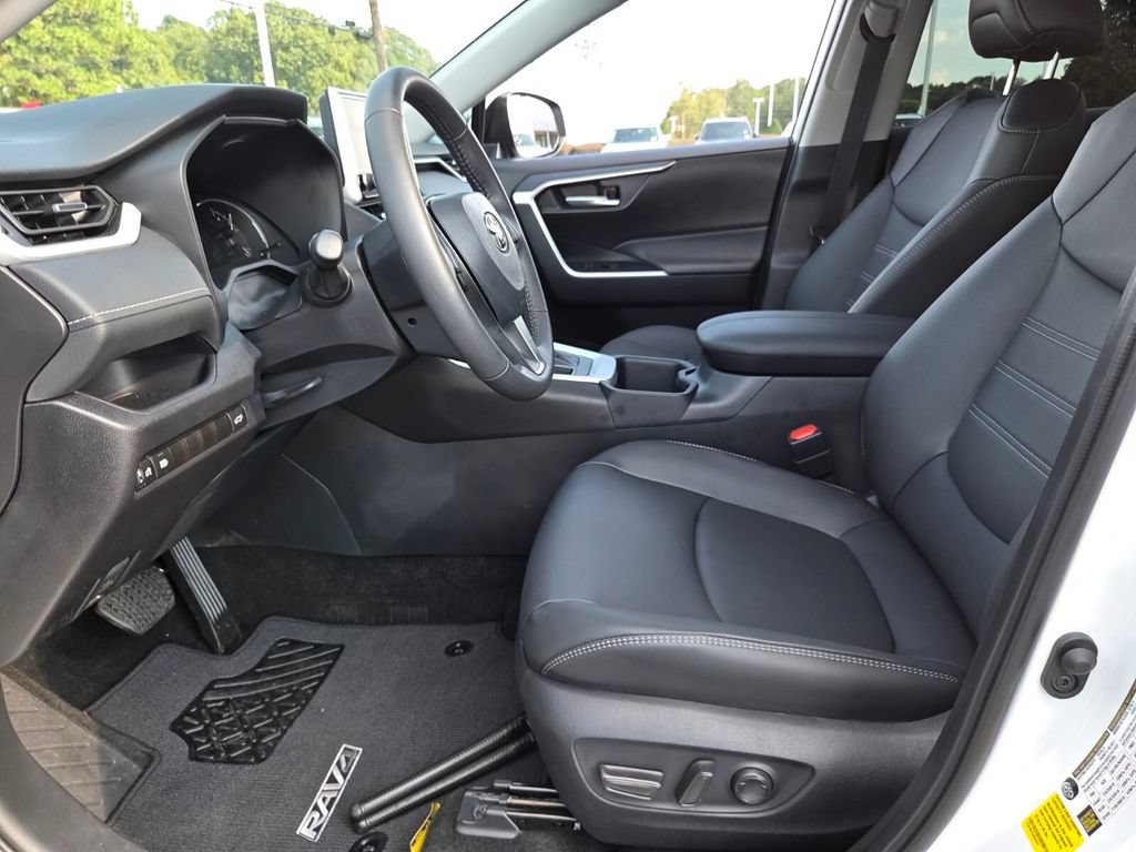 Used 2025 Toyota RAV4 XLE Premium FWD image 5