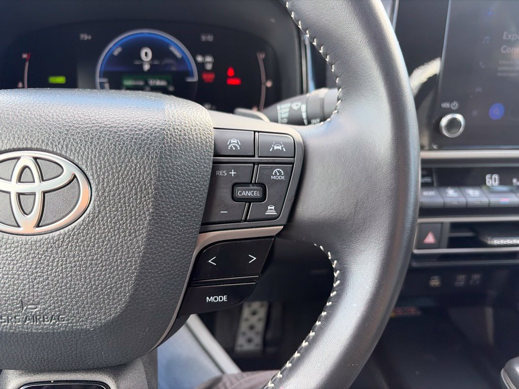 Used 2025 Toyota Camry SE FWD image 25