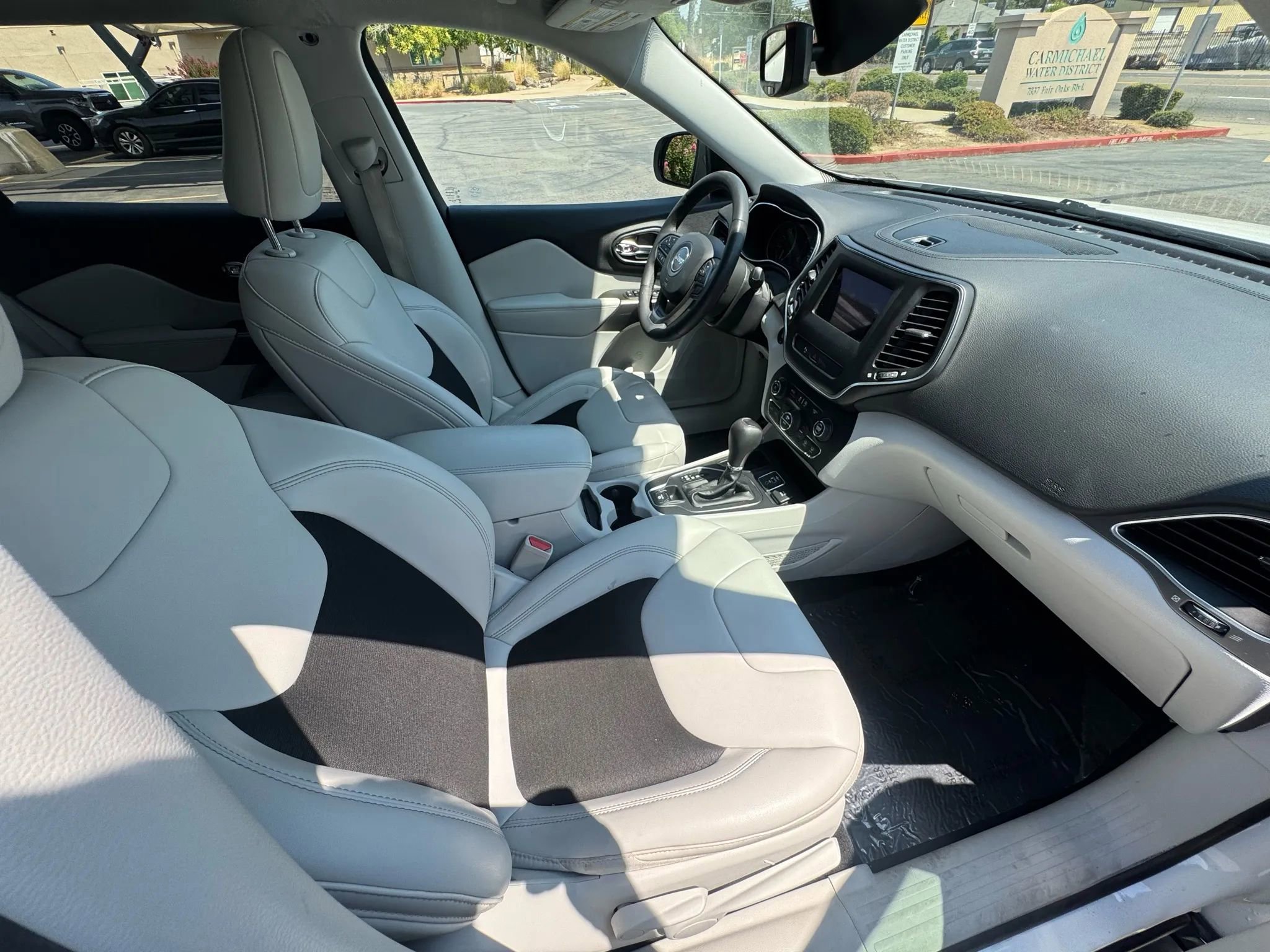 Used 2020 Jeep Cherokee Latitude Plus w/ Comfort/Convenience Group image 12