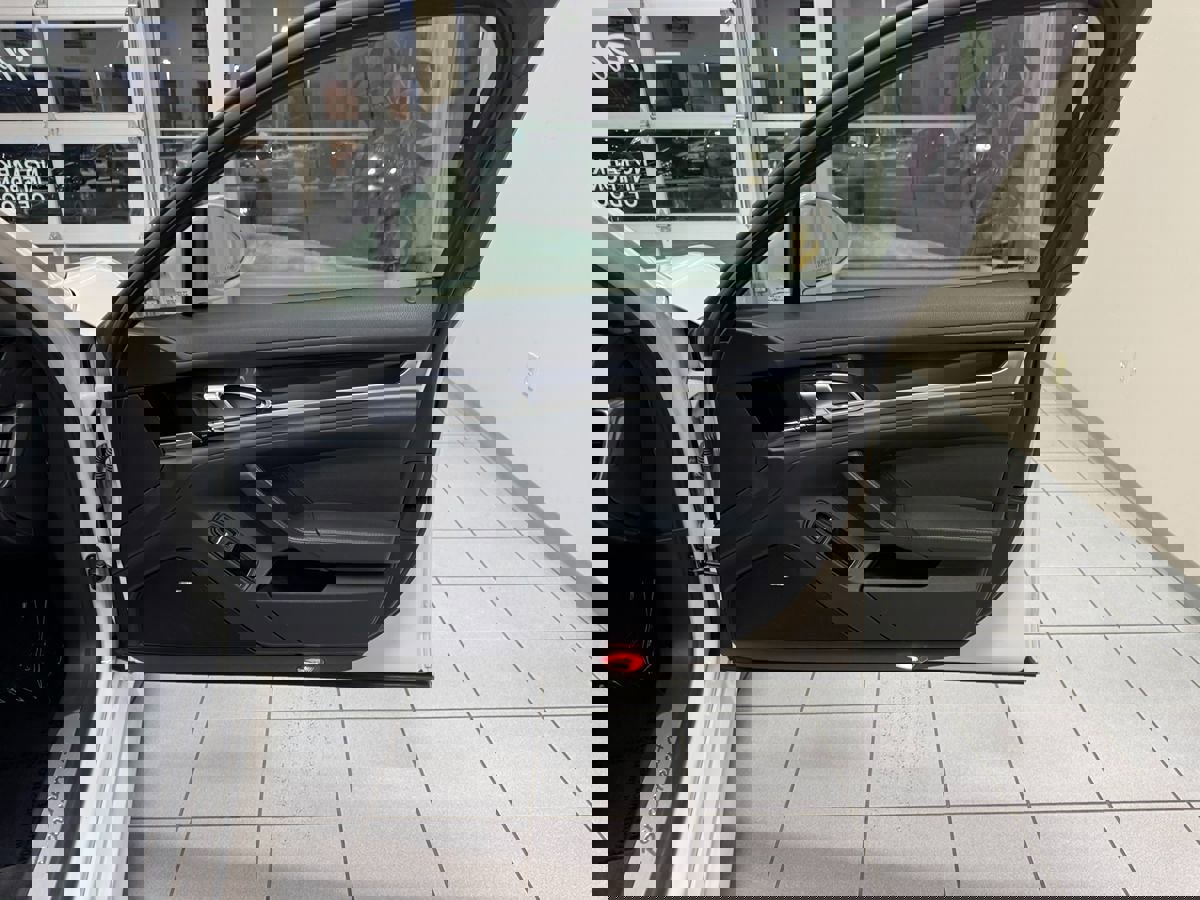 Used 2012 Porsche Panamera 4 image 14