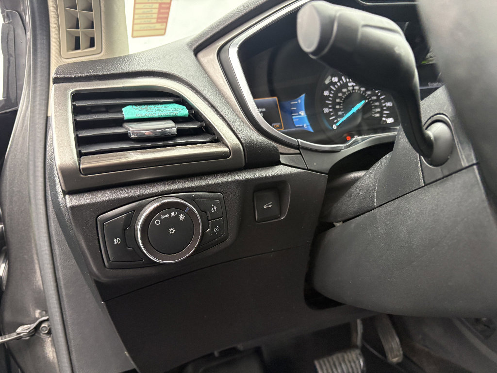 Used 2017 Ford Fusion SE w/ Equipment Group 202A image 32