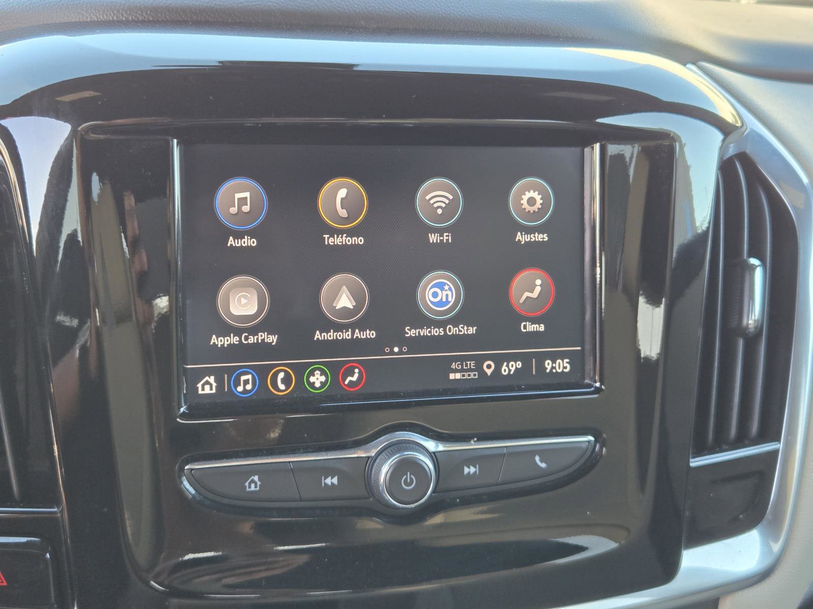 Used 2023 Chevrolet Traverse LS image 7