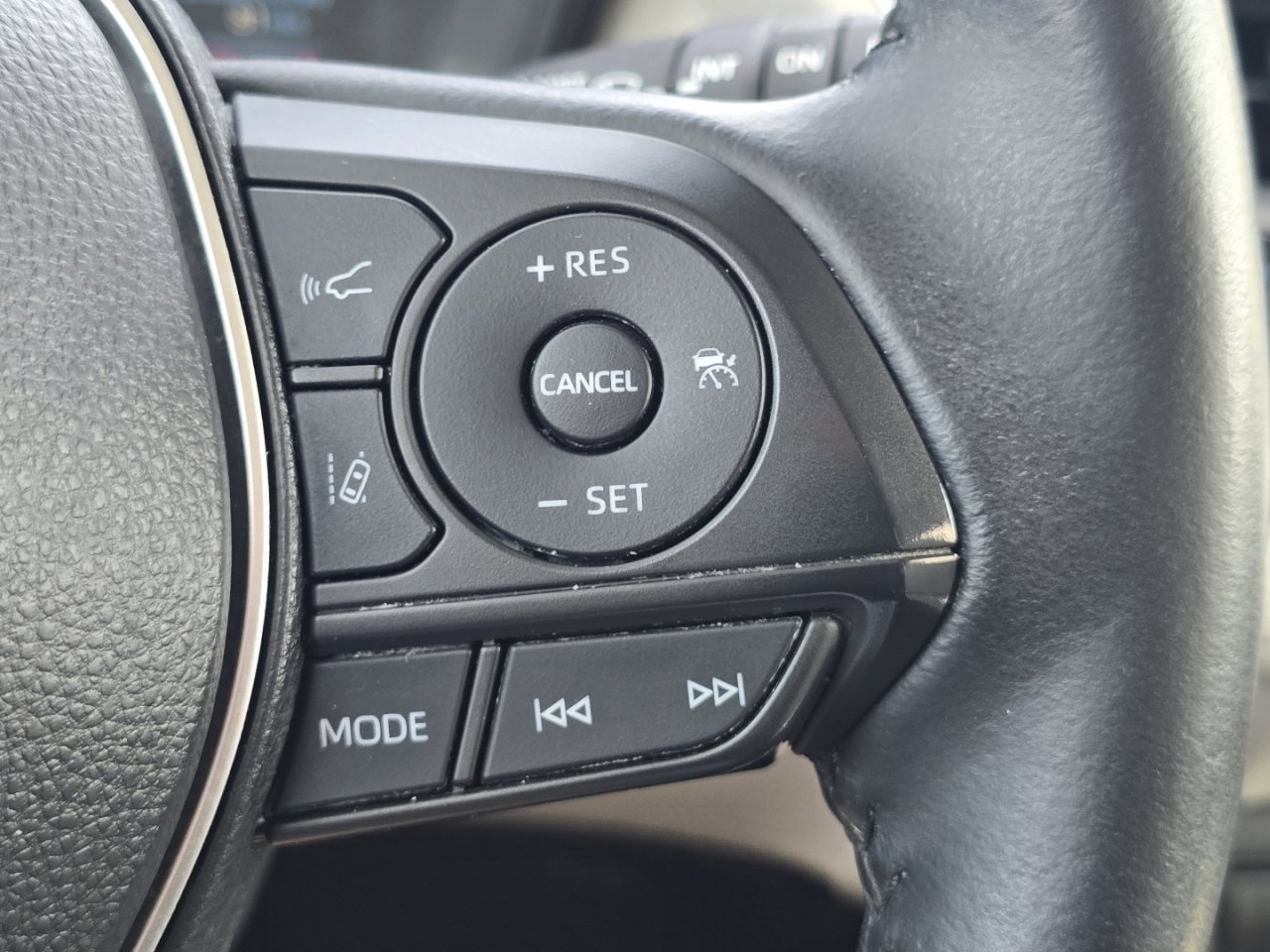 Certified 2022 Toyota Corolla Cross LE AWD/4WD image 32