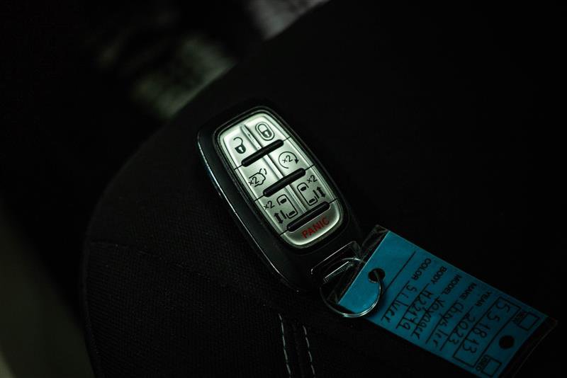 Used 2023 Chrysler Voyager LX image 21