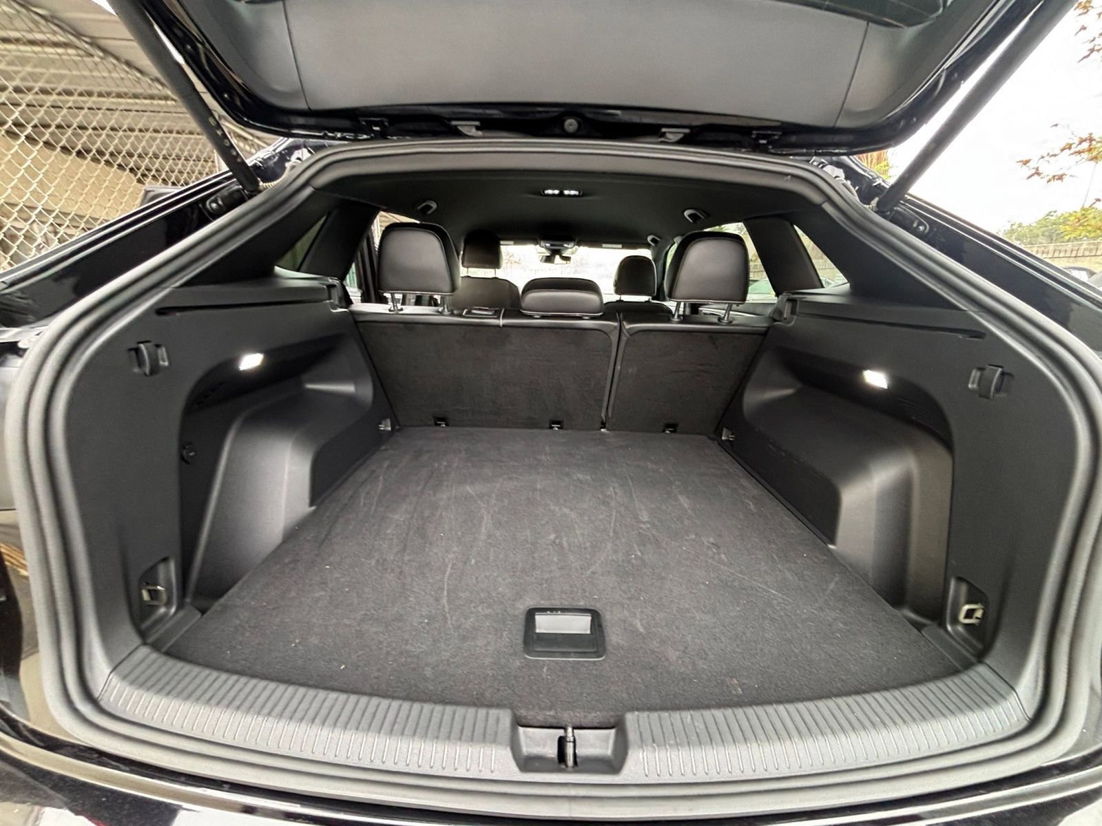 Used 2025 Volkswagen Atlas Cross Sport SE image 31