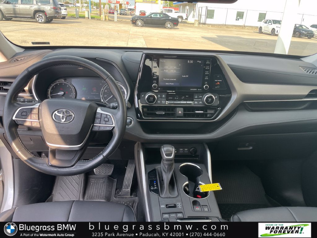 Used 2022 Toyota Highlander XLE AWD/4WD image 10