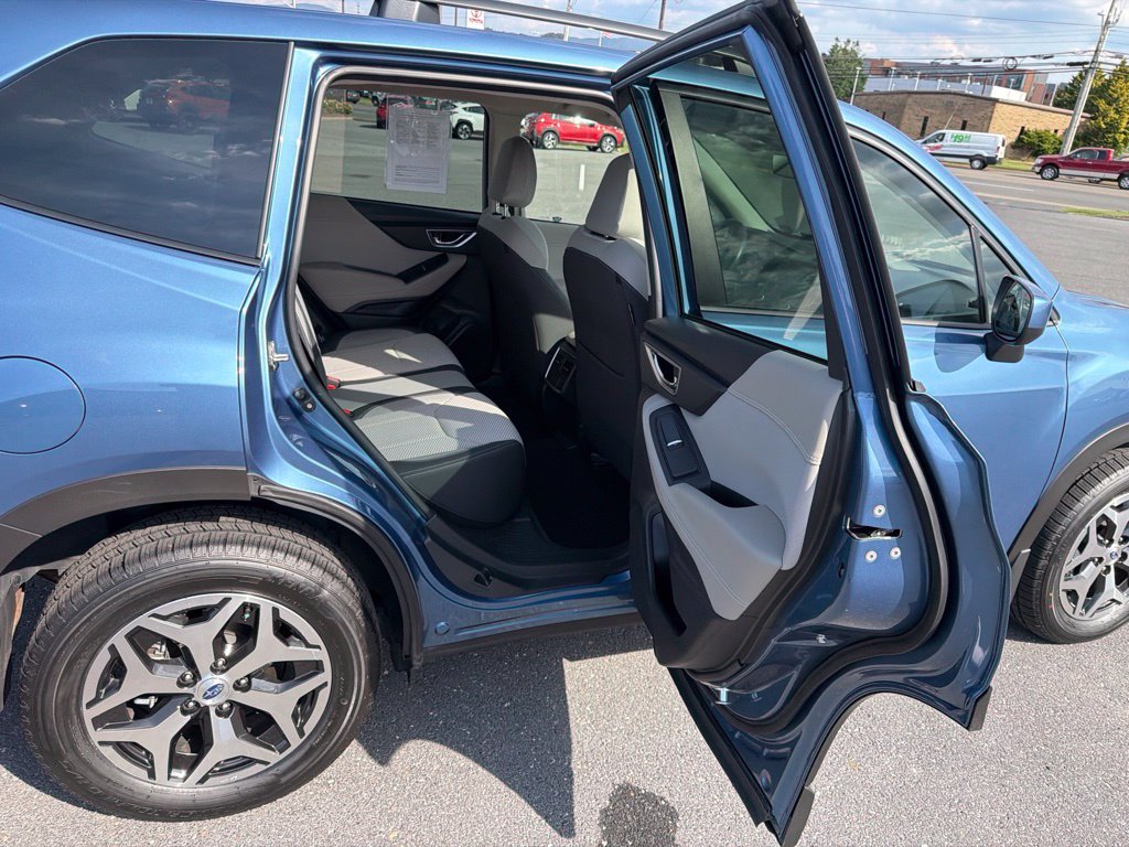 Used 2020 Subaru Forester Premium AWD/4WD image 18