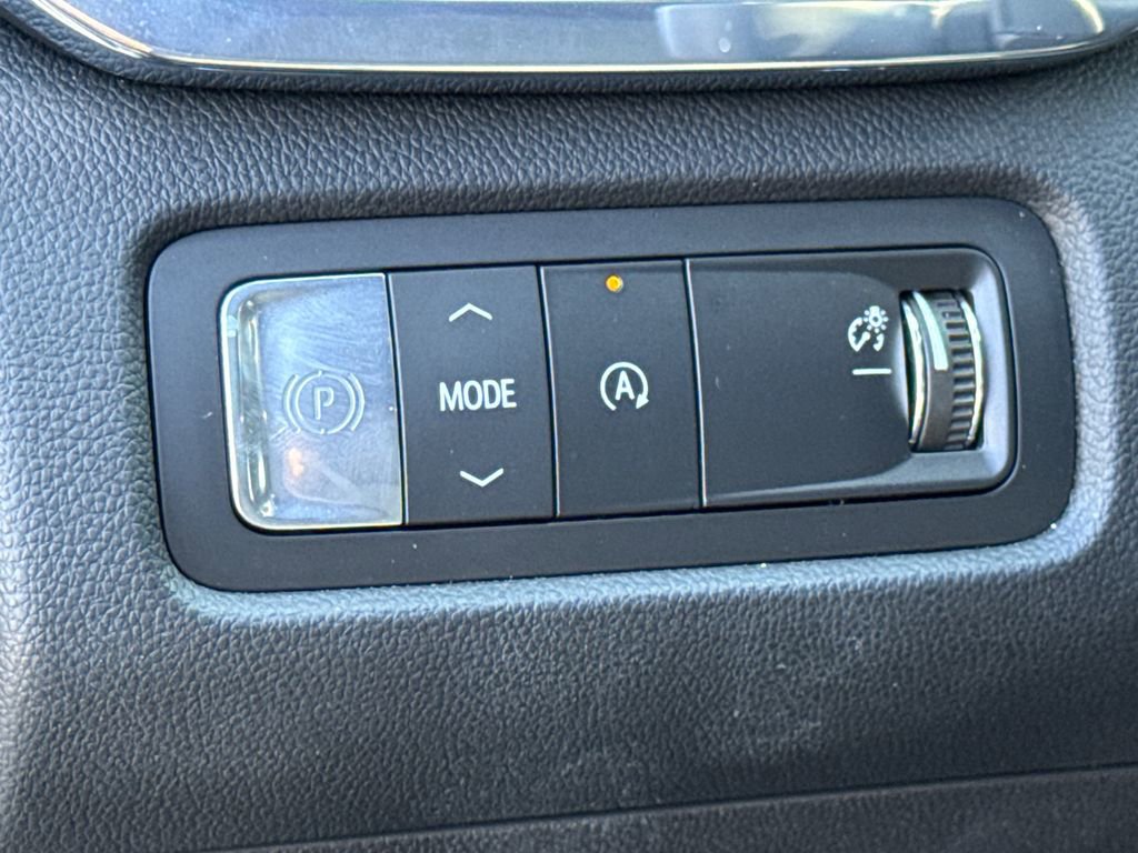 Used 2025 GMC Acadia Elevation image 24