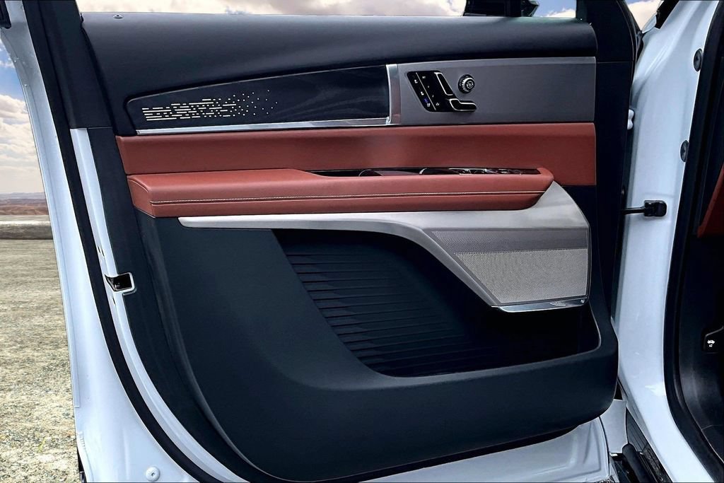 Certified 2026 Cadillac Vistiq Platinum AWD/4WD image 20