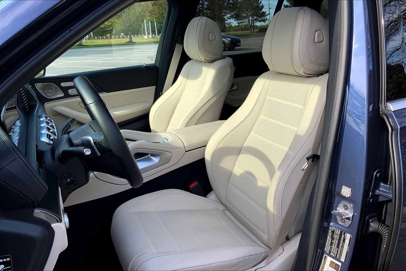 Used 2025 Mercedes-Benz GLS 450 4MATIC image 8